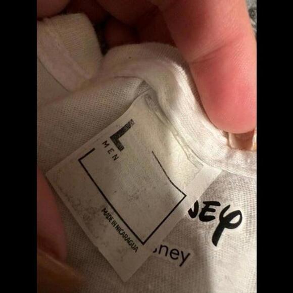 DisneyDisney World "The Most Magical Place on Earth" Graphic T-Shirt – Size L - Picture 4 of 4